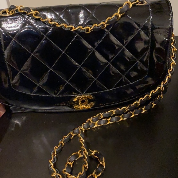 Vintage Chanel Diana flap in black patent leather - Picture 10 of 10